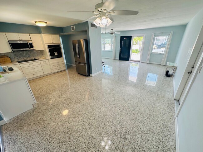 Building Photo - 385 S Tessier Dr