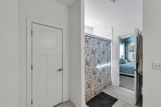 Building Photo - Move in Special!!! $500 off first months r...