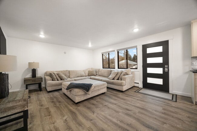 Building Photo - 420 N 6th Ave