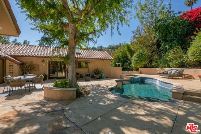 Building Photo - 9545 Dalegrove Dr