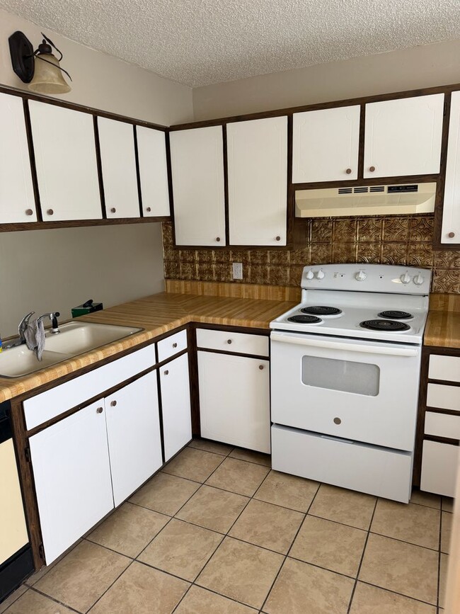 Building Photo - 108 Shadybrook