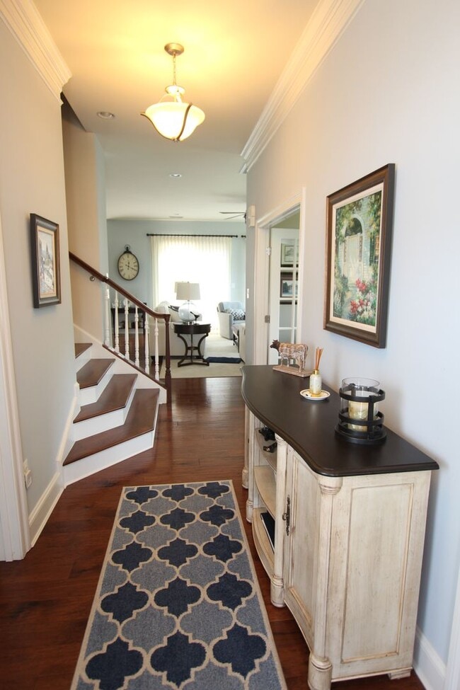 Building Photo - Beautiful Furnished Home Close to Bethany ...