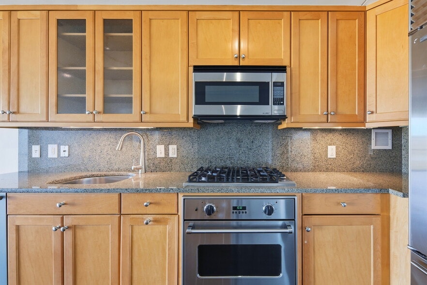 Building Photo - 1111 19th St N