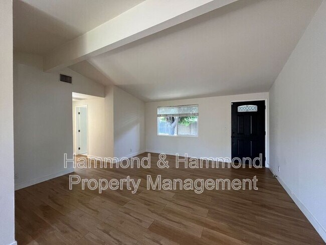Building Photo - 1462 4th St