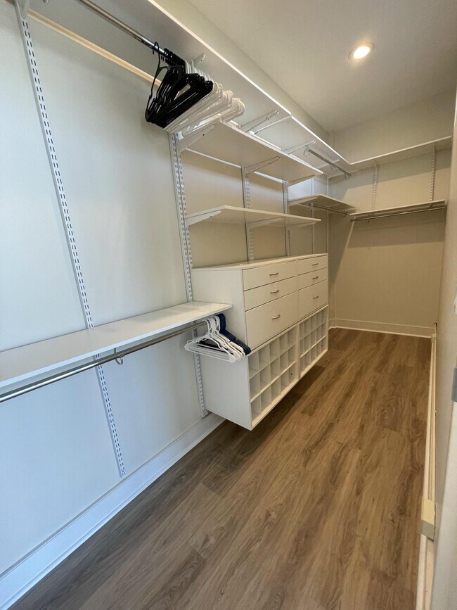 Building Photo - 199 S 5th St