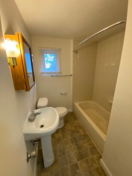 Building Photo - 733 Darlington St