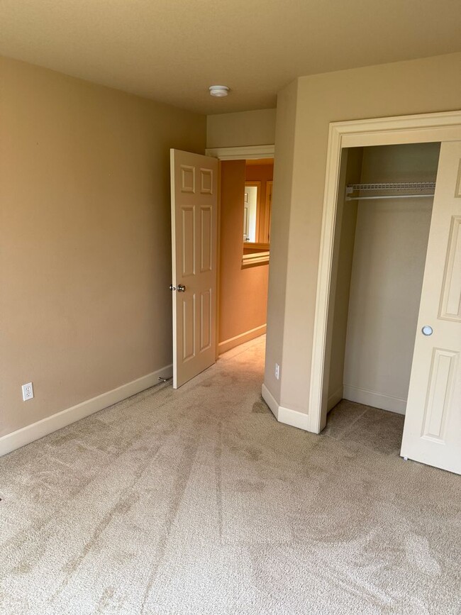 Building Photo - Large Rock Creek Single Family Home