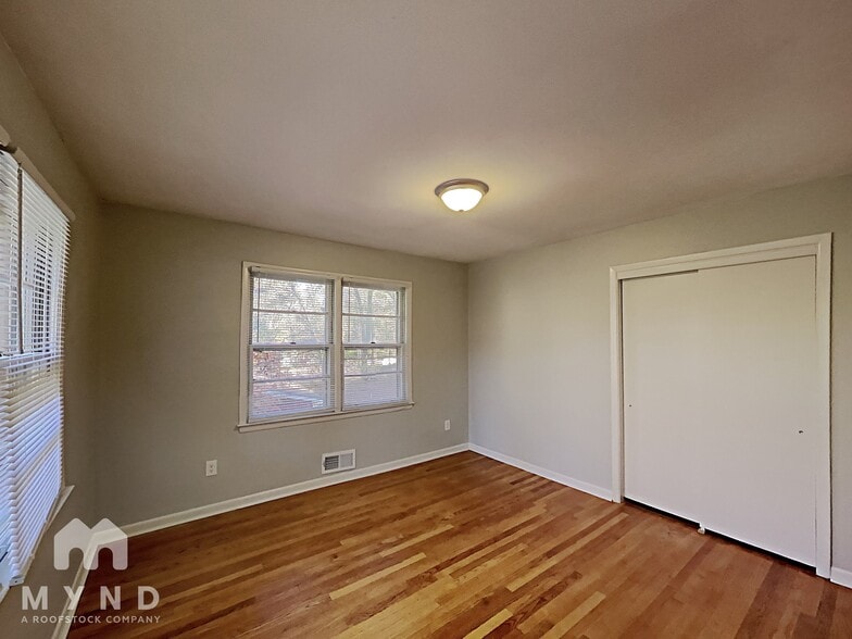 Building Photo - 1081 McCalla St NE