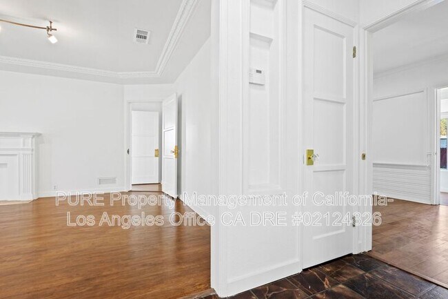 Building Photo - 1534 S Hayworth Ave