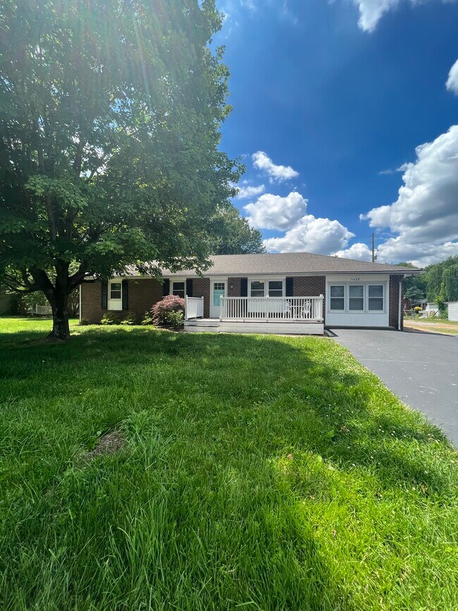 Primary Photo - 1427 Plano Rd