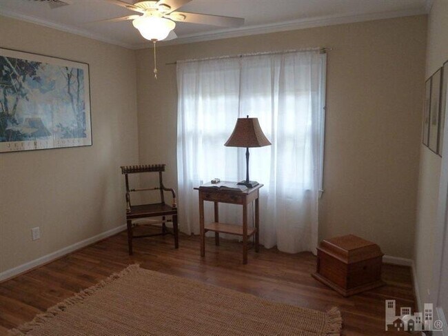 Building Photo - Close access to UNCW, Beach, Hwy 40, walk ...