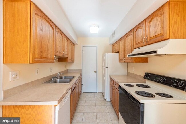 Building Photo - 39 Triple Crown Ct