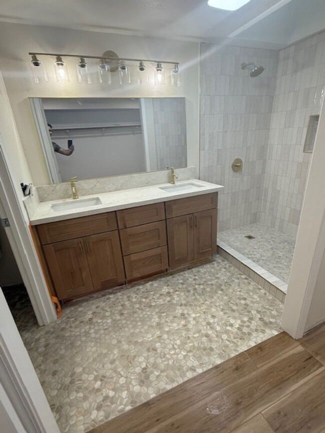 Building Photo - Fully Remodeled 3Bed/ 2Bath Home near Laguna Lake