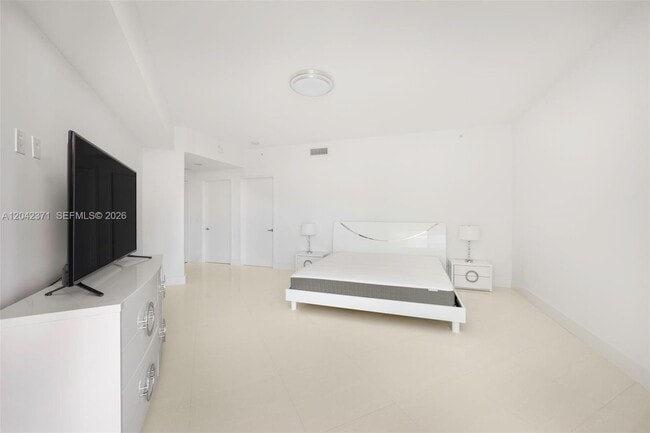 Building Photo - 17301 Biscayne Blvd