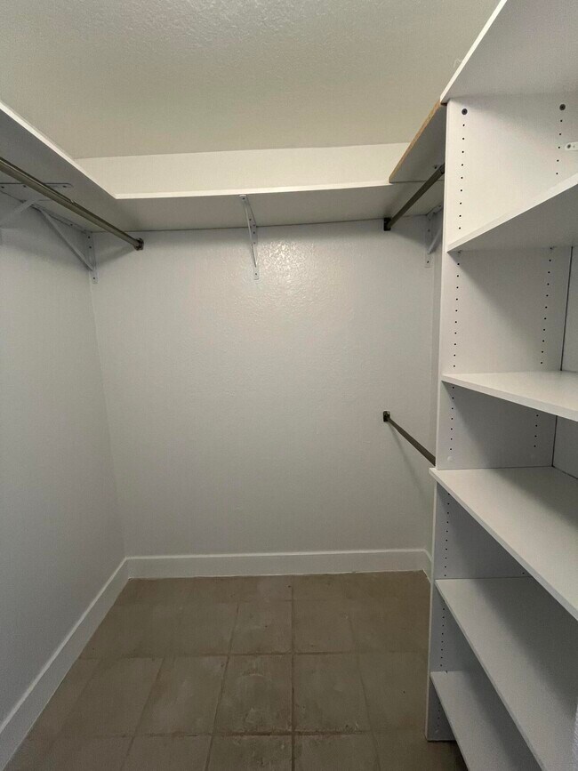 Building Photo - 2137 Shoma Dr