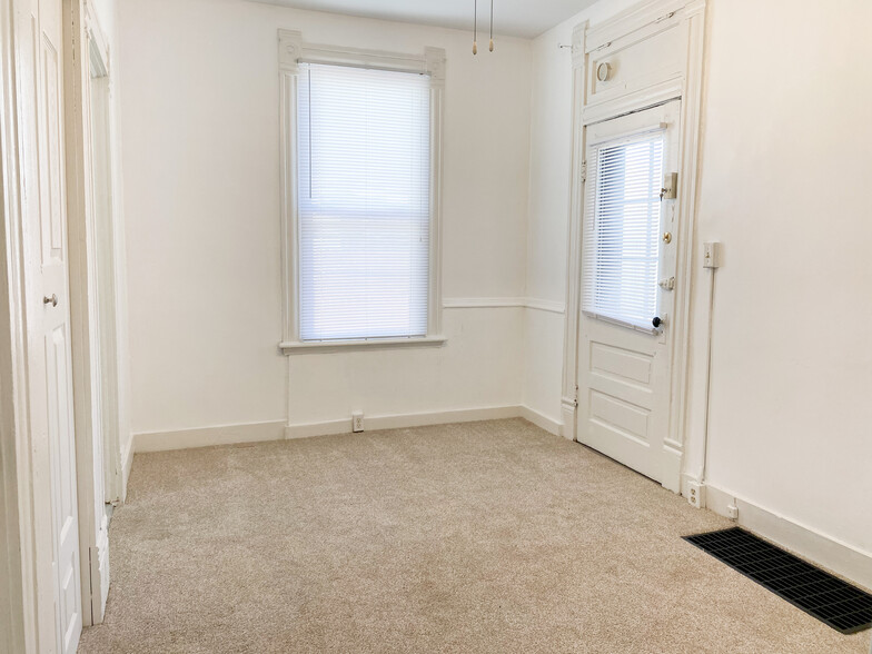 Building Photo - 432 E Whittier St