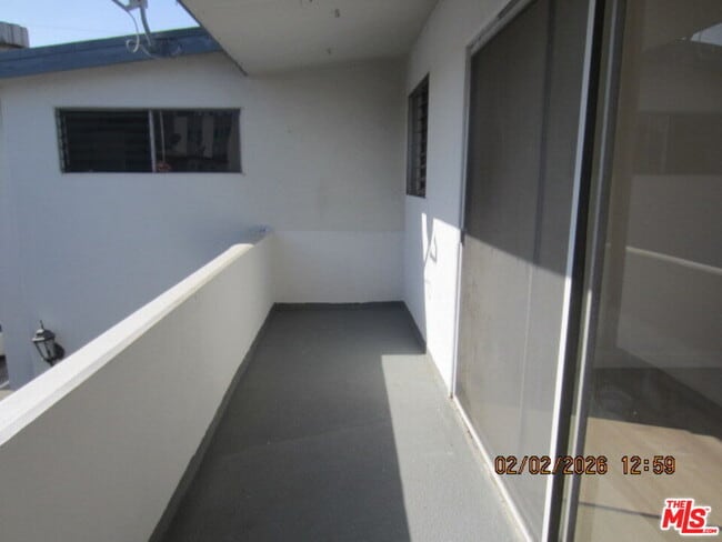 Building Photo - 811 S Wilton Pl