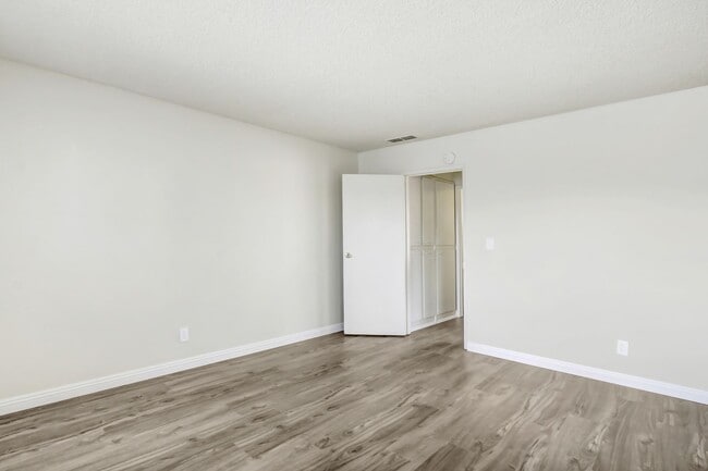 Building Photo - Beautiful 1 bedroom 1 Bath Unit