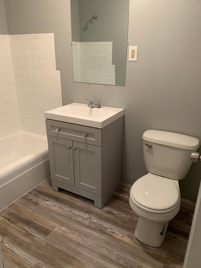 New vanity/ new toilet - 944 Beiner Pl NE