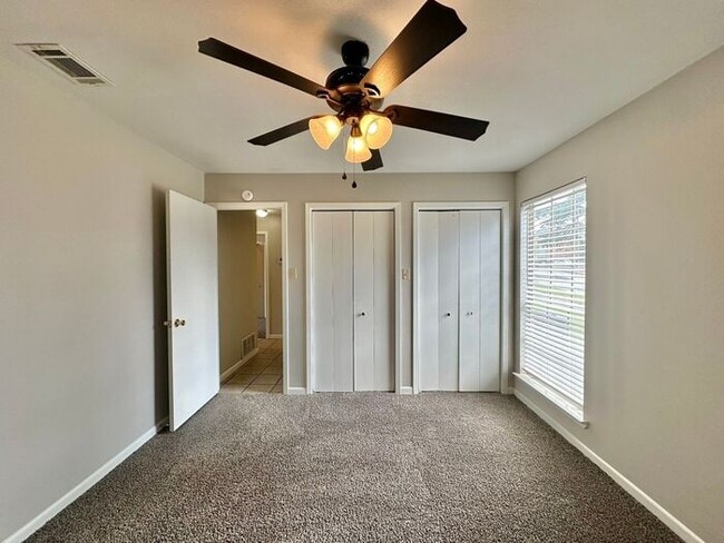 Building Photo - Available-2 Bed 2 Bath Apartment in Central Tyler!
