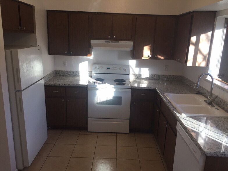 Building Photo - 134 N Willow St