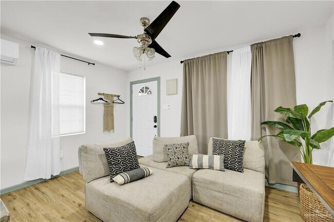 Building Photo - 600 E Bell Ave