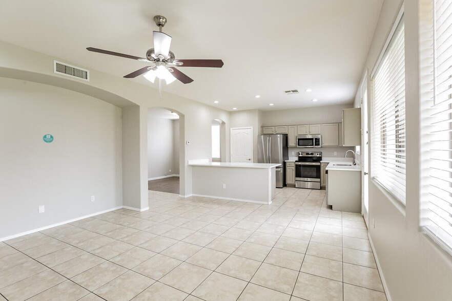 Building Photo - 3447 E Powell Way