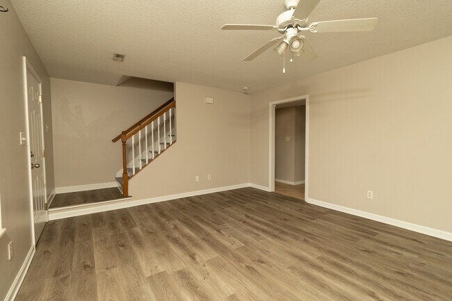 Building Photo - 836 Duchess Way