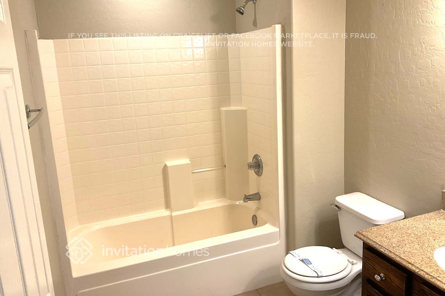 Building Photo - 668 E Cantebria Dr