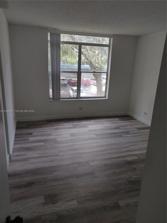 Building Photo - 3750 Inverrary Dr