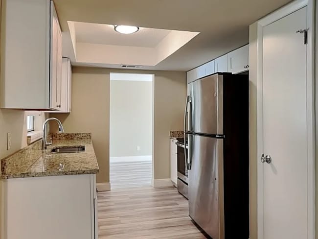 Building Photo - 1556 Nottingham Dr