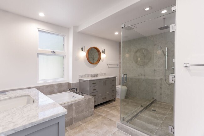 Building Photo - Charming Spanish Style Home in Silver Lake...