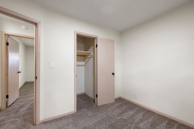 Building Photo - S0282-MF2