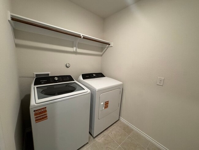 Building Photo - BRAND NEW 4-Bedroom Home in Lindale!