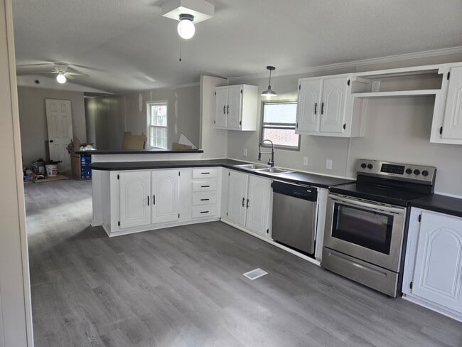 Building Photo - 8900 Kiger Rd