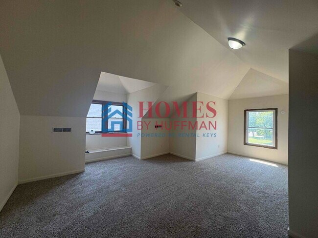 Building Photo - Large Four Bedroom | Two Bath House