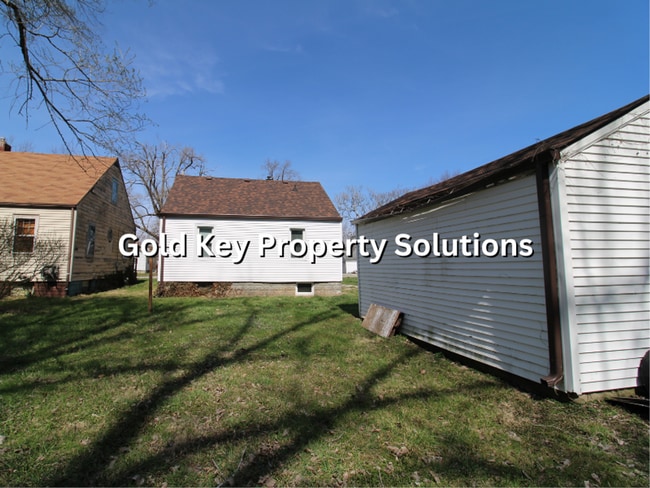 Building Photo - 2 BR 1 BA House with New Flooring and Paint (SECTION 8 APPROVED)