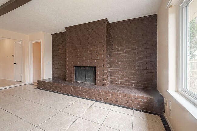 Building Photo - 1615 Millbury Dr