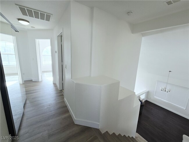 Building Photo - 8528 W Gilmore Ave