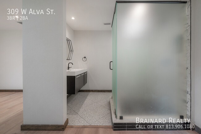 Building Photo - 309 W Alva St