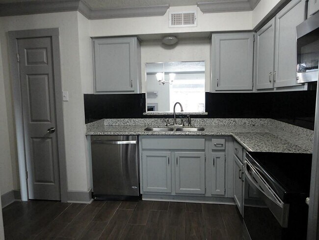 Building Photo - 6654 Montauk Dr