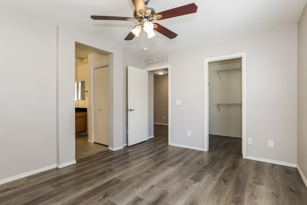 Building Photo - 5208 W Warner St