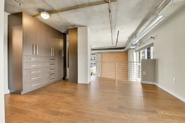 Building Photo - $3,100 - 2 Bed, 2 Bath Lofted Condo in Den...