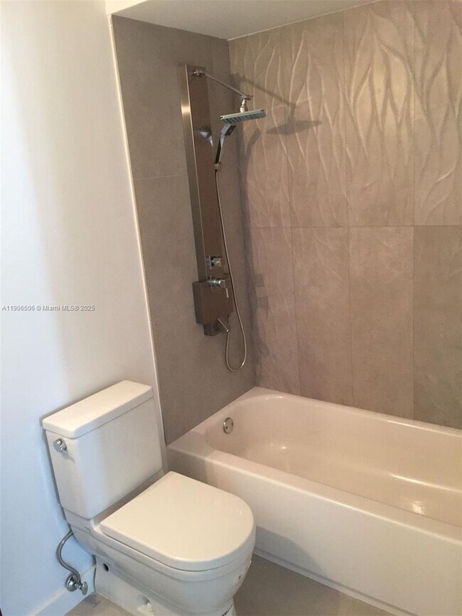 Building Photo - 551 Michigan Ave