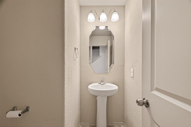 Building Photo - 23506 Umbrella Pine Dr