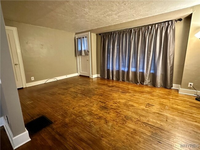 Building Photo - 117 Shepard Ave