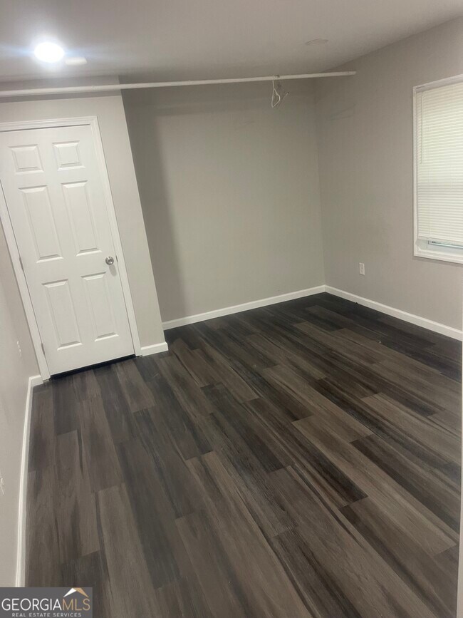 Building Photo - 5035 Highland Hills Pkwy
