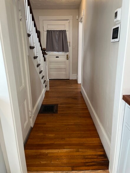 Building Photo - 16 Gordon St