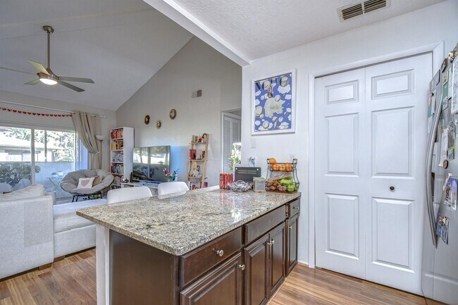 Building Photo - 2926 Lichen Ln