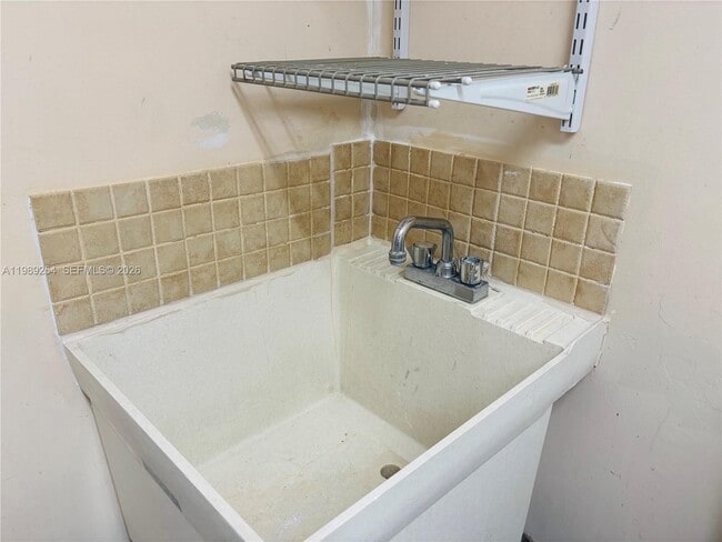 Building Photo - 4621 SW 99th Ct